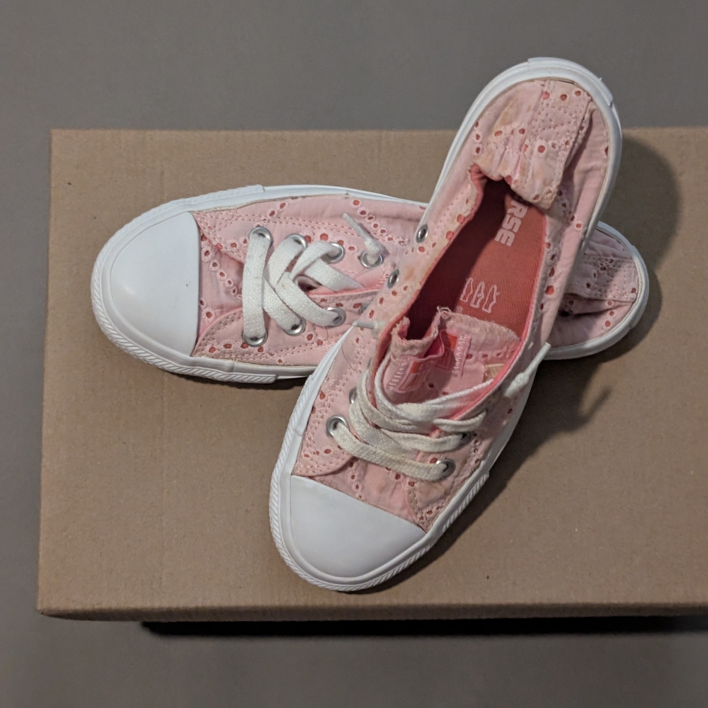 Women's Pink Eyelet Sneakers
